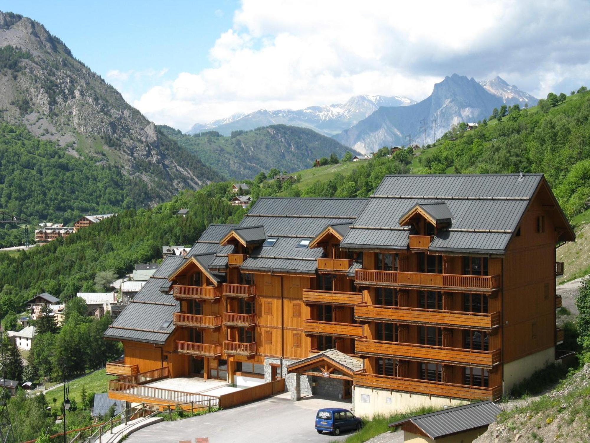 Residence Odalys Le Hameau Et Les Chalets De La Vallee D'Or 瓦卢瓦尔 外观 照片