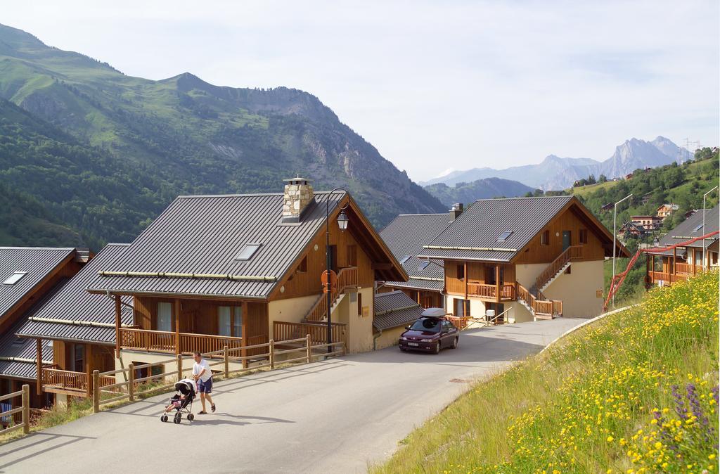 Residence Odalys Le Hameau Et Les Chalets De La Vallee D'Or 瓦卢瓦尔 外观 照片